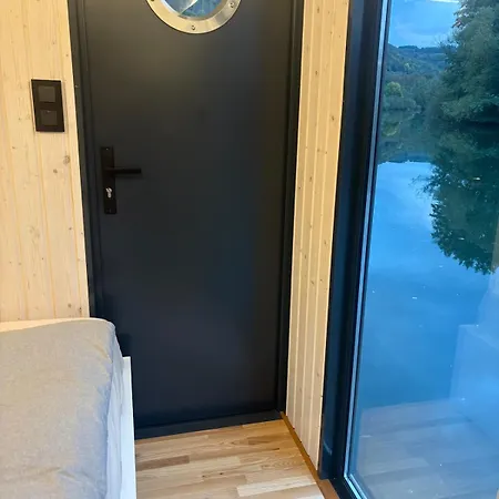 Botel Schickes Hausboot Fuer Bis Zu 4 Personen *