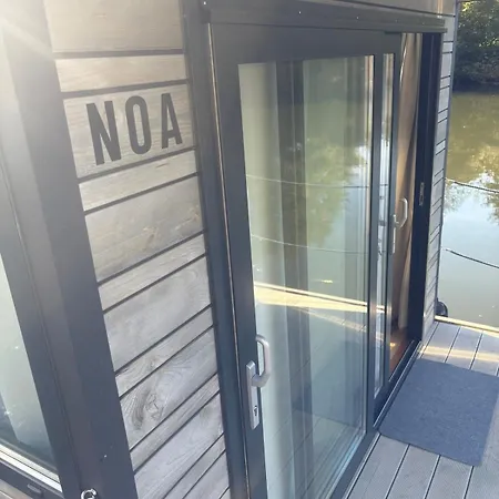 Botel Schickes Hausboot Fuer Bis Zu 4 Personen *