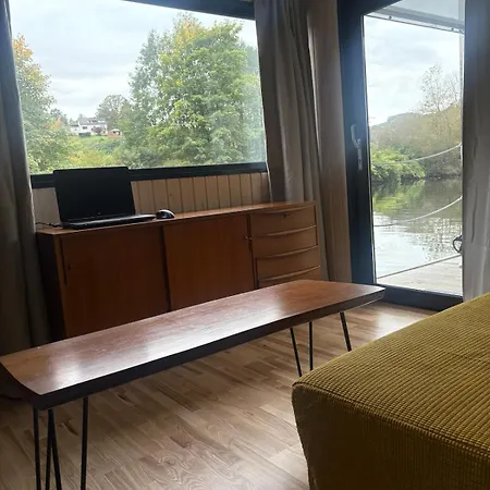 Schickes Hausboot Fuer Bis Zu 4 Personen * Dausenau