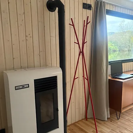 Botel Schickes Hausboot Fuer Bis Zu 4 Personen
