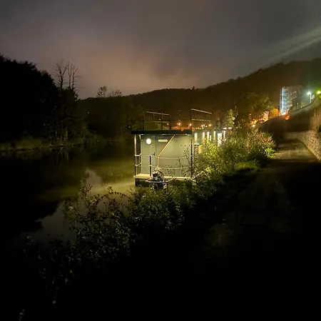 Schickes Hausboot Fuer Bis Zu 4 Personen Dausenau