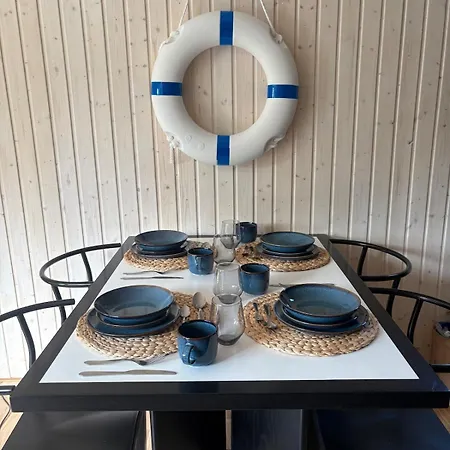 Botel Schickes Hausboot Fuer Bis Zu 4 Personen